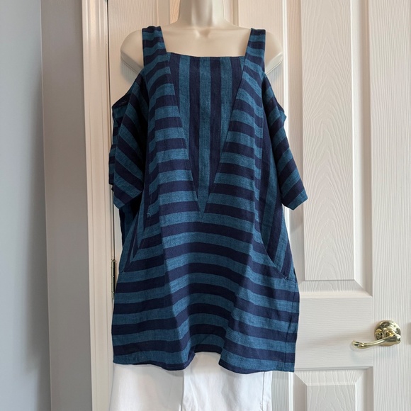 Details: BUY 2 ITEMS & GET 1 FREE: Soft Surroundings Cold Shoulder Top Sz L - Picture 2 of 6